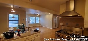 Building Photo - 202 Serna Park