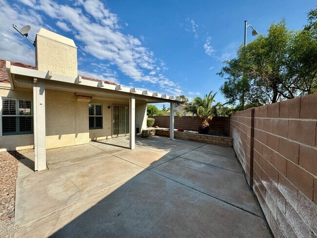 Building Photo - Charming 2 bedroom home in northwest. Very open floorplan.