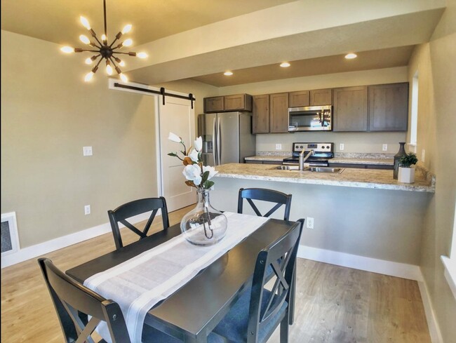 Building Photo - 4712 Giada Dr