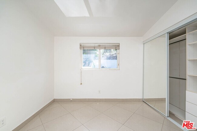 Building Photo - 20746 Clarendon St