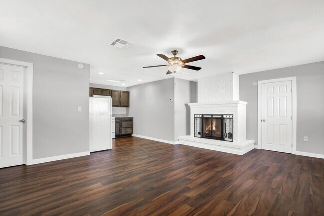 Building Photo - Central 1 Bedroom 1 Bath