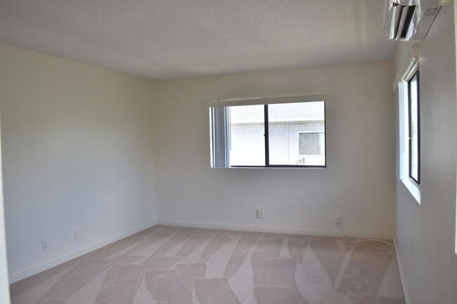 Building Photo - 3/2.5 West Loch Estates Single Family Home