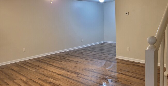 Building Photo - 4520 Bartow Carver Rd SE