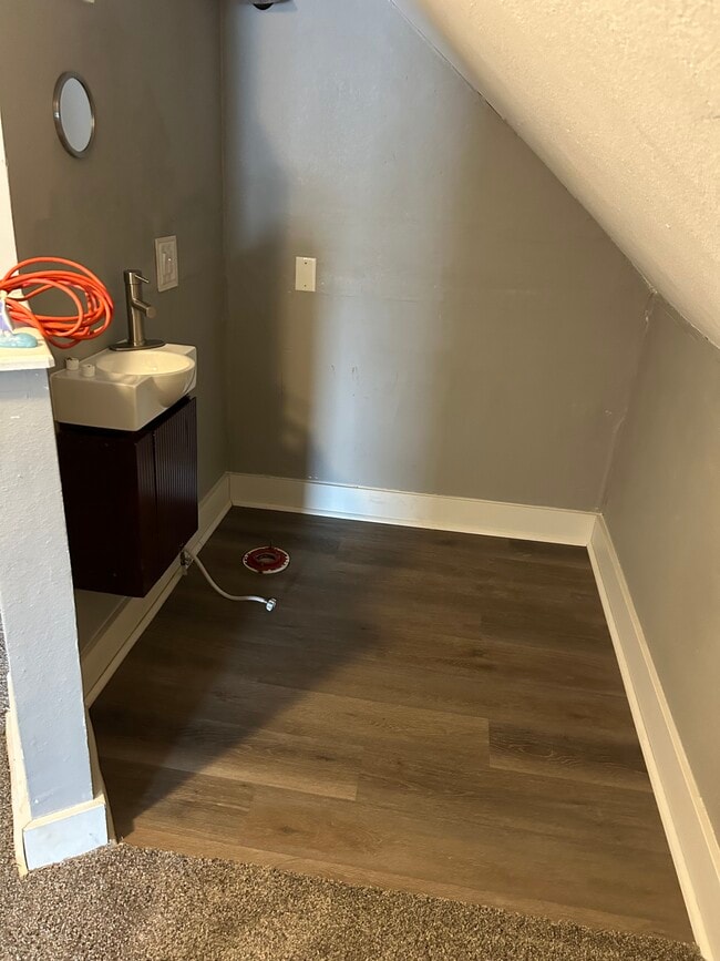 Building Photo - 829 10th St SW