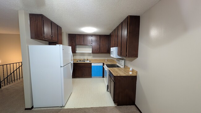 Building Photo - 419 Butler Ave E