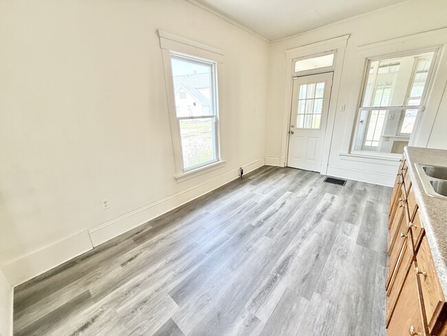 Building Photo - 921 17th St NW