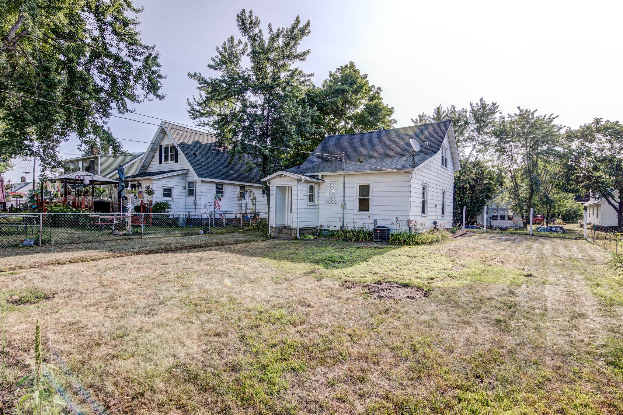 Building Photo - 616 Davis Ave