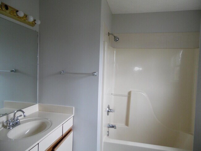 Building Photo - 3811 Sugar Creek Dr
