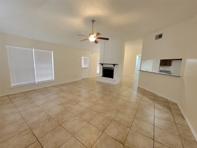 Building Photo - 2034 Village Park Dr
