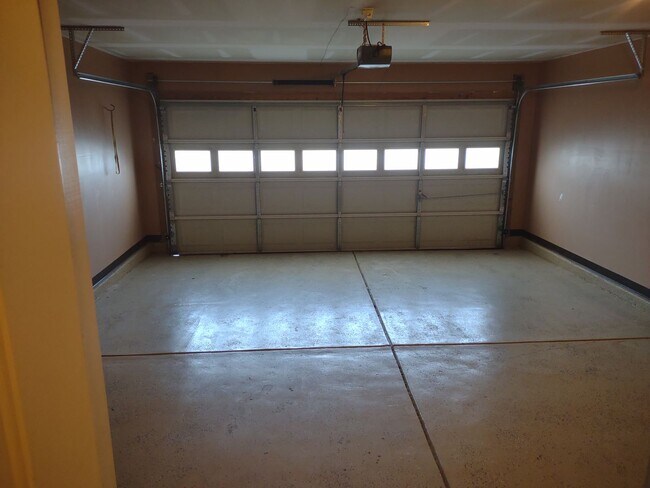 Building Photo - 116 Rosecliff Cir