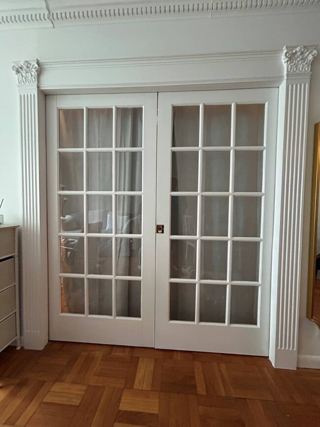 Building Photo - 100 W 57th St