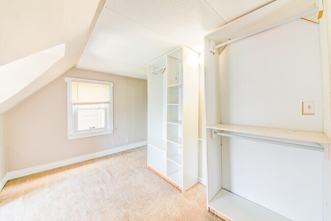 Building Photo - Available JUNE 2026  - Beautiful 3+ Bedroom Home w/ City Views!