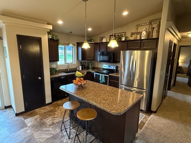 Building Photo - 4 Bedroom, 3 Bathroom Home for Rent