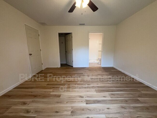 Building Photo - 11330 NE 66th Ln