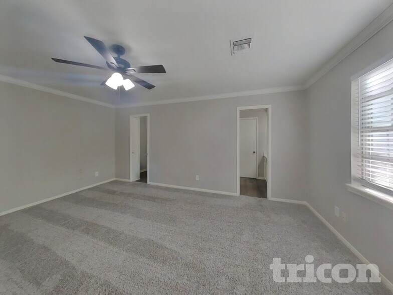 Building Photo - 5523 Foresthaven Dr