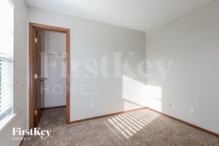 Building Photo - 5355 Milhouse Rd