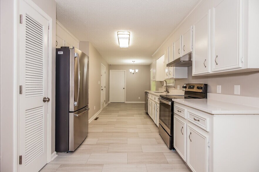 Building Photo - 431 Hillcrest Dr