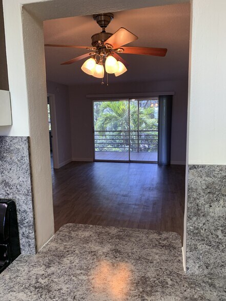 Pass-thru to DIning and Living Room - 1400 NE 57th St