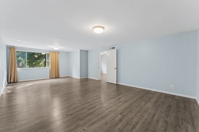 Building Photo - Mid-Century Gregory Heights 4 bedroom 2.25...