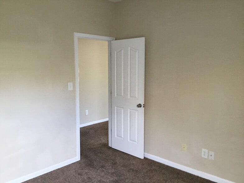 Building Photo - 802 Celtic Crossing Dr