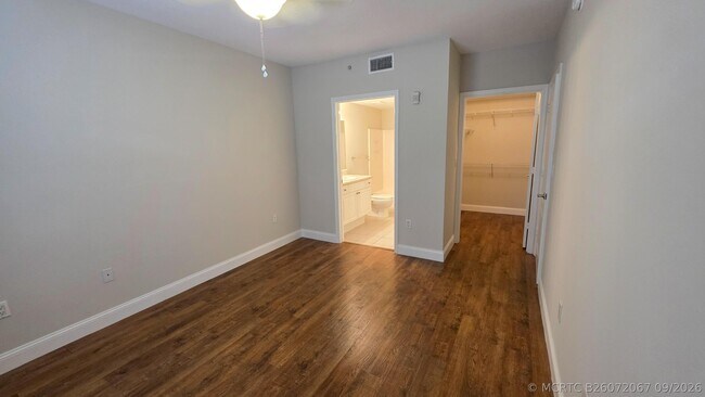 Building Photo - 5090 Fairways Cir
