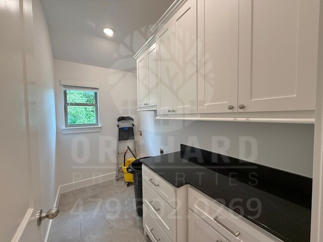 Building Photo - Bella Vista Single-Family Home- 2 Bed/ 2 B...
