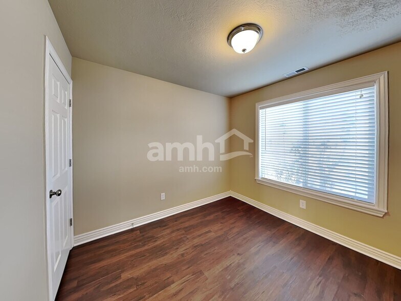 Building Photo - 171 Century Dr