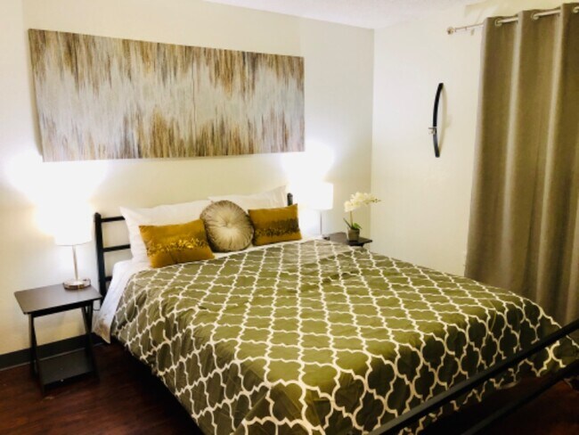 Building Photo - 342 E Dowling Rd