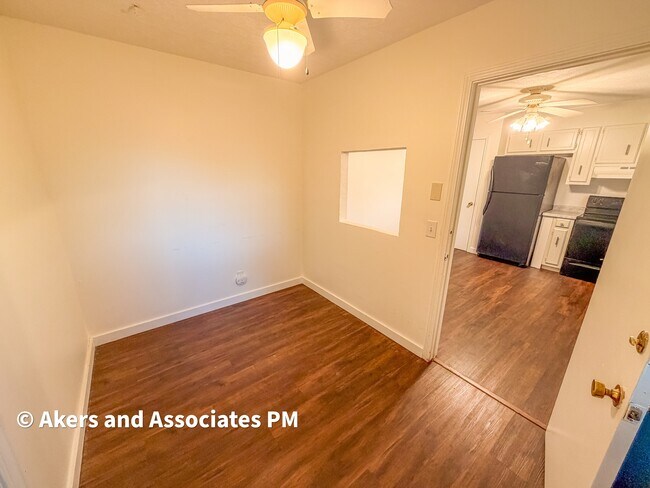 Building Photo - 3 Prestbury Dr