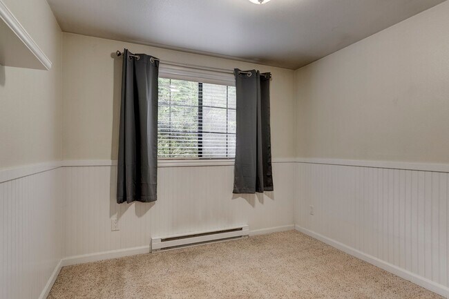 Building Photo - Cozy Home Close to Beach! Your New 3 Bed, ...