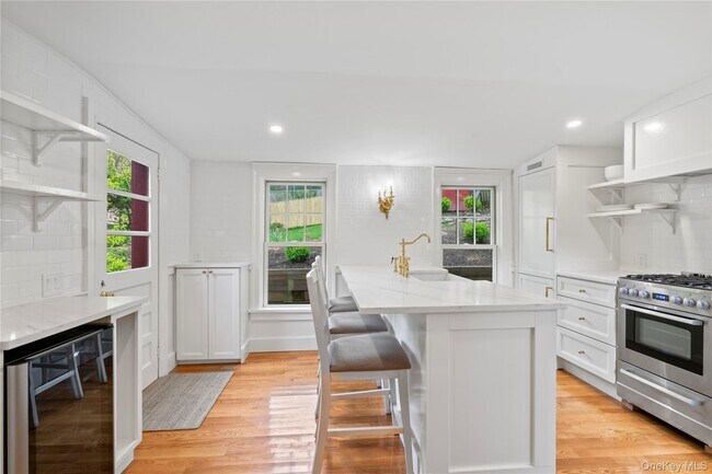 Building Photo - 152 Main St