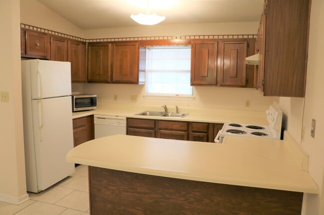Building Photo - 2031 Casa De Oro St