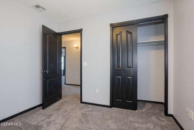 Building Photo - 3274 Maple Point Dr