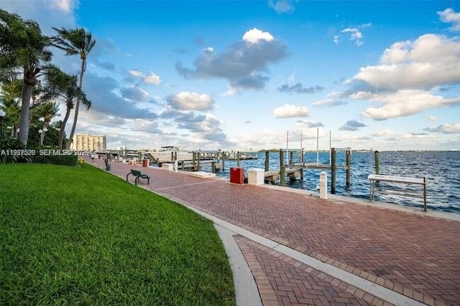 Building Photo - 4000 Towerside Terrace