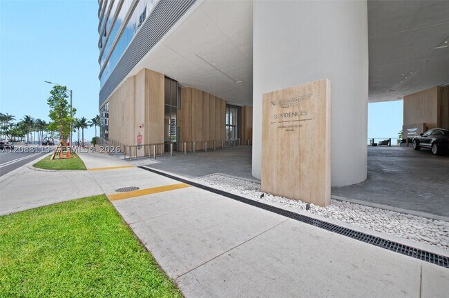 Building Photo - 300 Biscayne Blvd