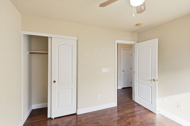 Building Photo - GORGEOUS TWO STORY TOWNHOME IN LAS VEGAS