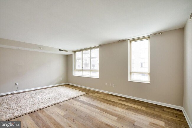 Building Photo - 355 I St SW