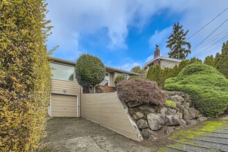 Building Photo - Updated 2bed/1bath Home with Attached Garage in Fremont!!