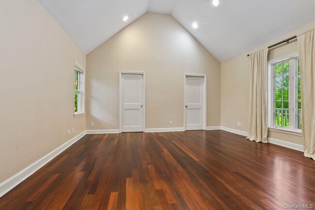Building Photo - 724 Forest Ave