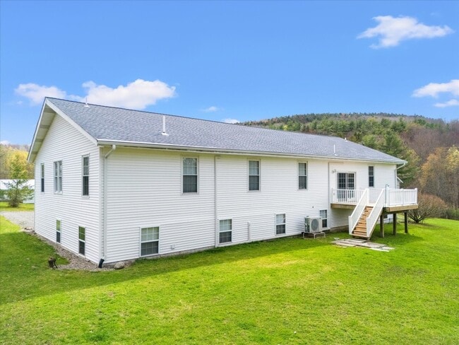 Building Photo - 1205 Tracy Creek Rd