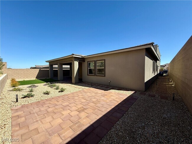 Building Photo - 981 Woodburn Ln