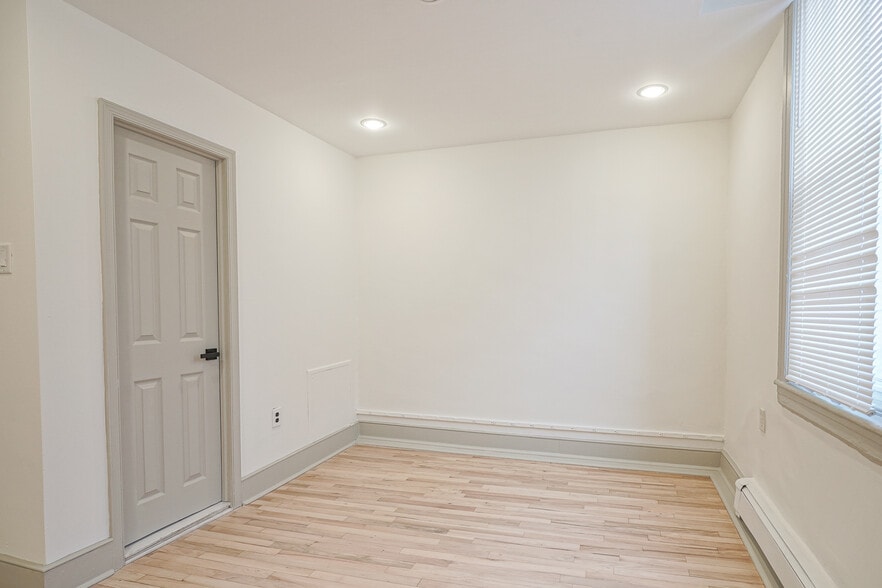 Building Photo - 1714 S 4th St