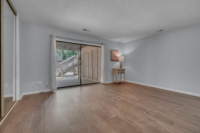 Building Photo - Ready NOW! 1 Block from the Bay! Pet Frien...