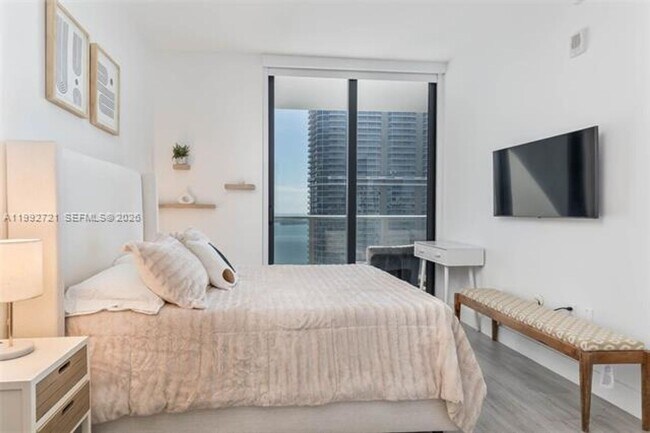 Building Photo - 1010 Brickell Ave