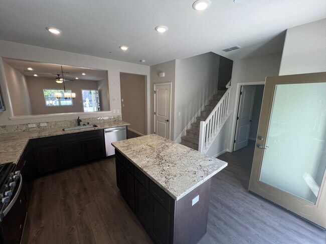 Building Photo - 3 Bed / 2.5 Bath | Rocklin Townhome
