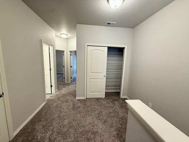 Building Photo - Beautiful 3 bed/ 2.5 bath Townhome in Berthoud