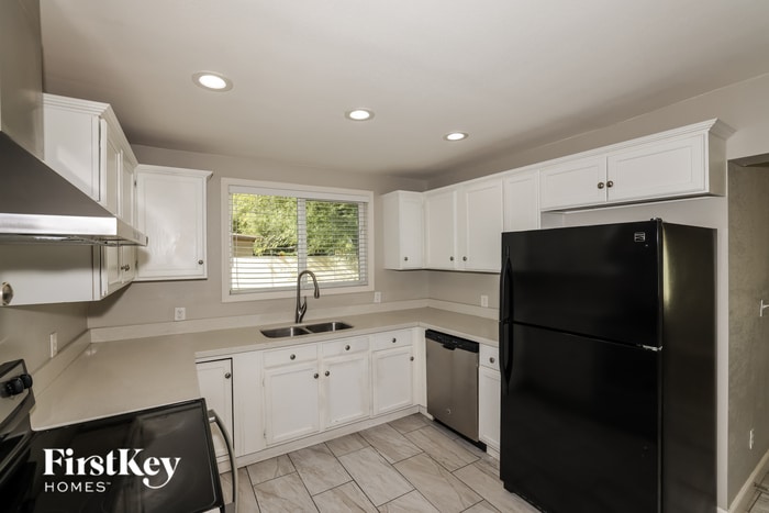 Building Photo - 1832 E Monterey Way
