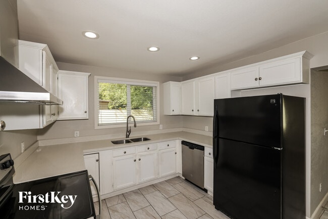 Building Photo - 1832 E Monterey Way