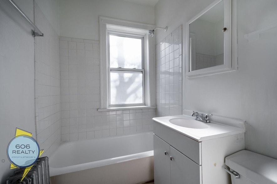 Building Photo - 4903 N Christiana Ave