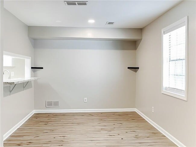 Building Photo - 5022 Hawthorne Ct